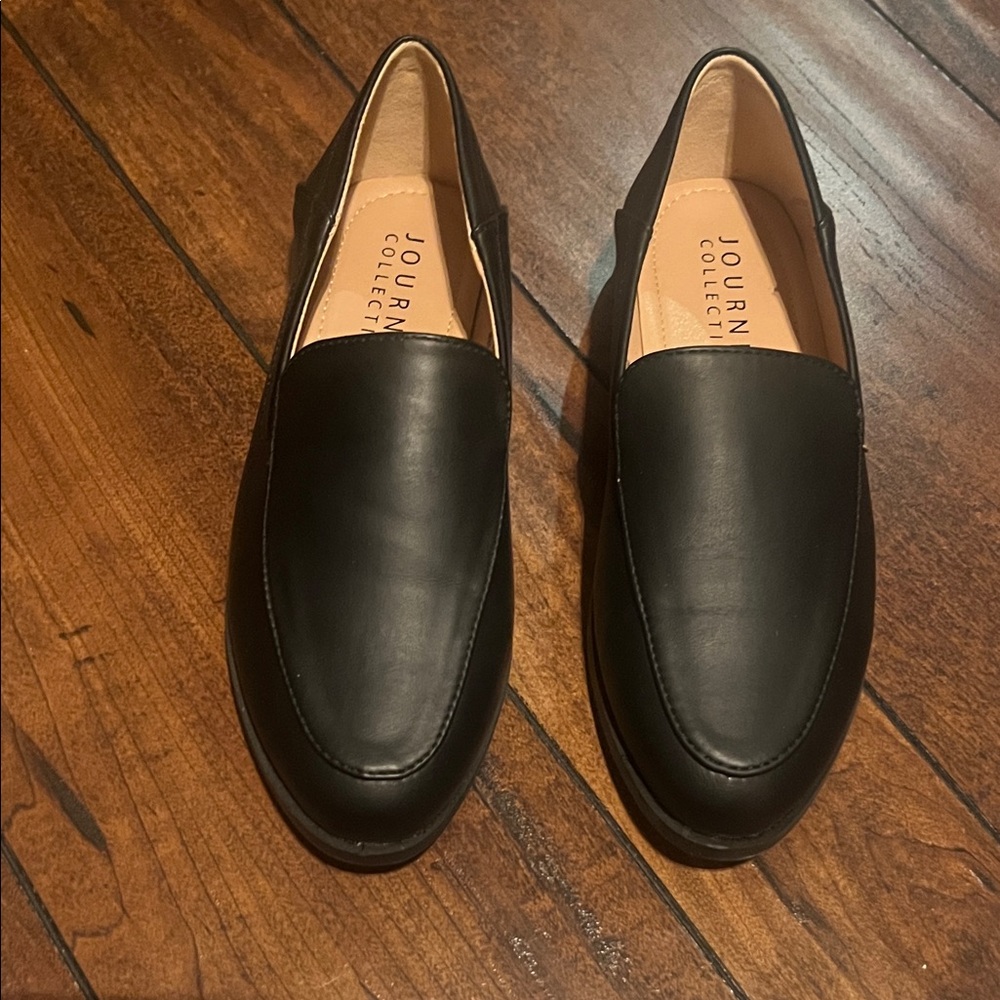 Journee Collection Classic Black Loafers